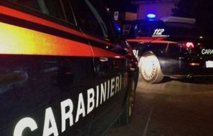 Scontro nella notte tra due auto, morto un ragazzo di 21 anni
