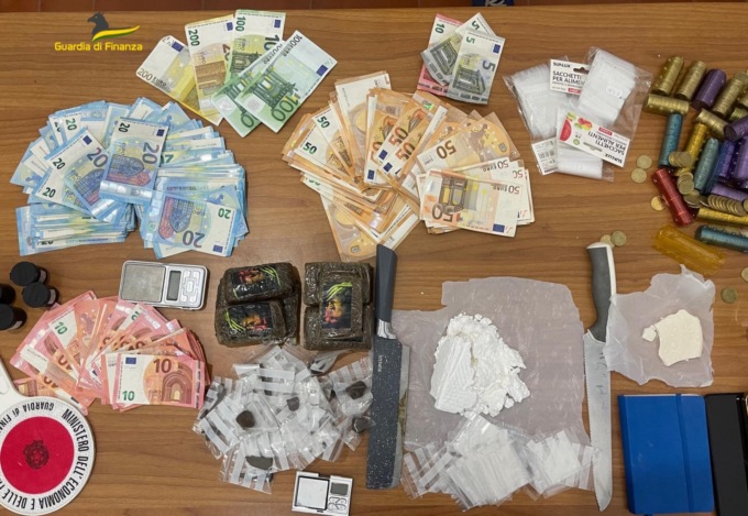 ARDEA: UN KG DI DROGA E DENARO, ARRESTATI DUE PUSHER
