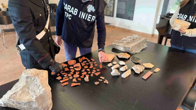 Restituiti reperti archeologici rubati