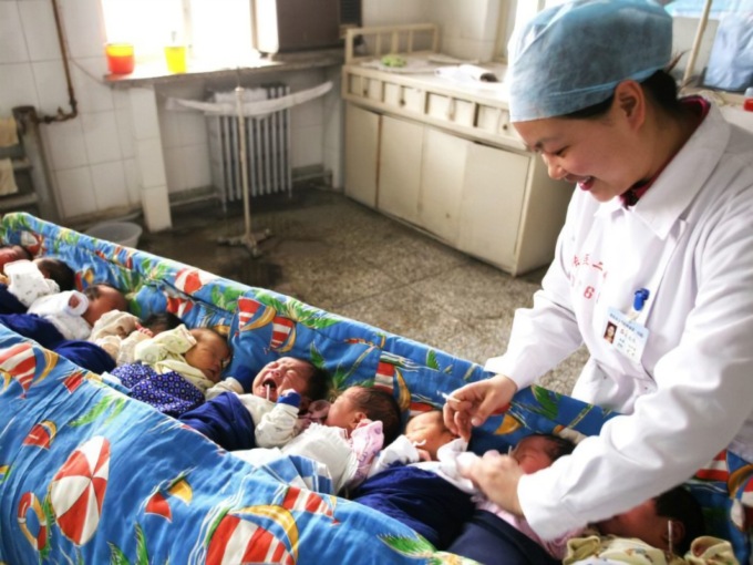 Cina: porta avanti sforzi per costruire ospedali pro-nascite