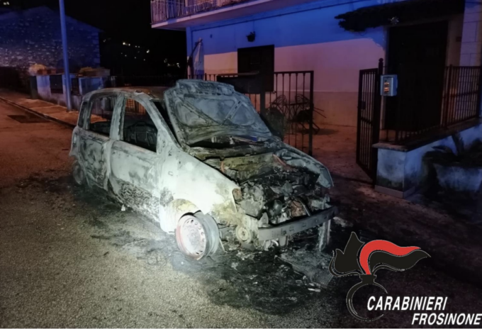 ROCCASECCA: INCENDIA L’AUTO DI UNA DONNA, ARRESTATO