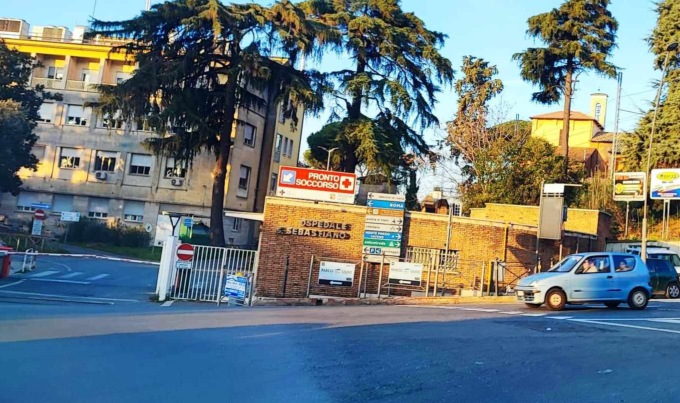 FRASCATI: AGGREDISCE E PICCHIA UNA DOTTORESSA AL PRONTO SOCCORSO