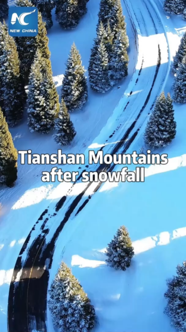Cina: straordinario panorama delle montagne Tianshan dopo una nevicata