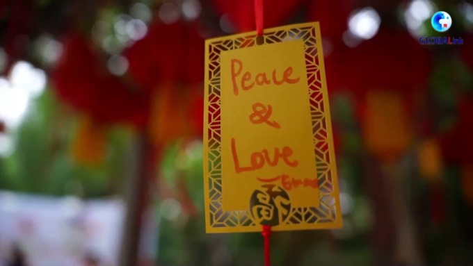 Cina: expat stranieri si immergono in cultura locale a fiera per Festa primavera