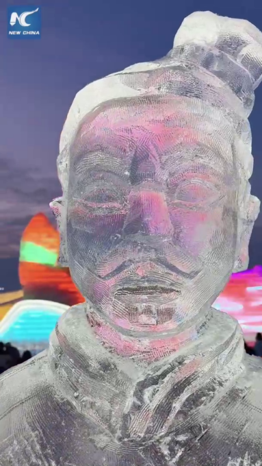 Cina: “Guerrieri di terracotta” di ghiaccio all’Harbin Ice-Snow World