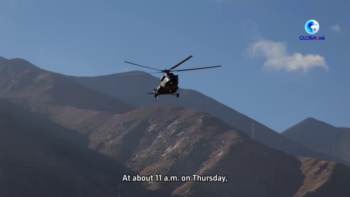 Cina: Xizang, come è usato elicottero per trasportare vittime del sisma