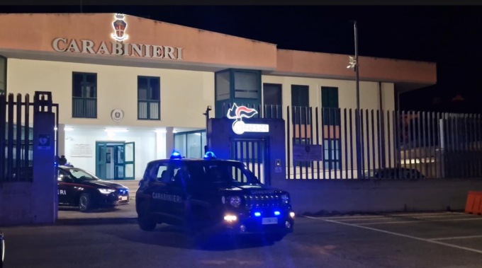 Furto aggravato e tentata estorsione, arrestata una 39enne
