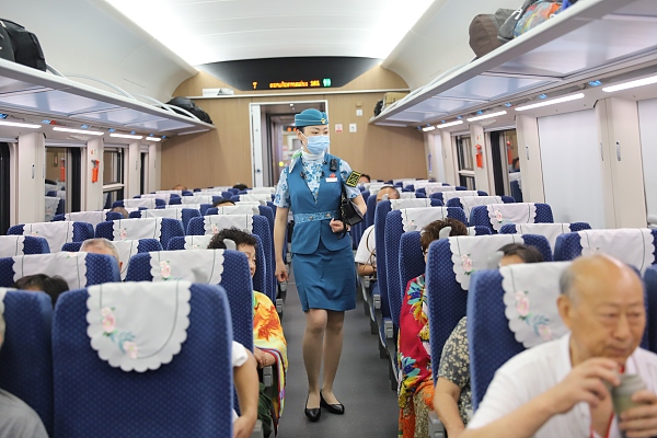 Cina: +6,3% viaggi transfrontalieri durante vacanze di Festa primavera