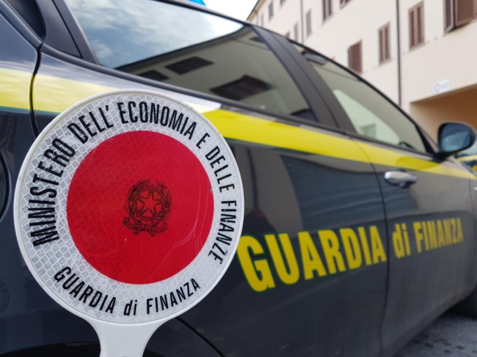 50.000 prodotti elettronici non a norma, il maxi sequestro
