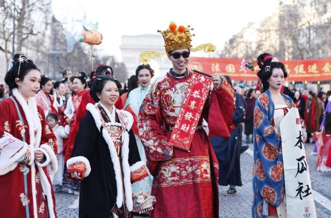 Francia: Parigi ospita celebrazioni per Festa di primavera (2)