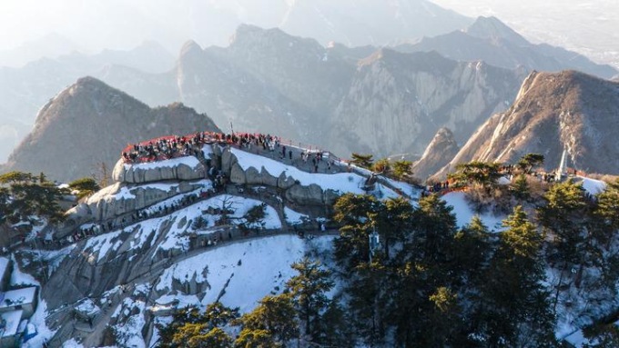Cina: Shaanxi, monte Huashan inaugura alta stagione turistica (2)