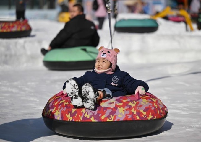 Cina: attività su ghiaccio, neve durante vacanze per Festa primavera (3)