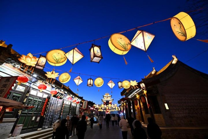 Cina: Festa delle lanterne celebrata con tradizione e tecnologia