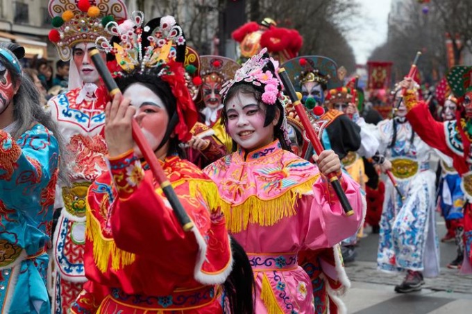 Francia: parata per il Capodanno cinese a Parigi (3)