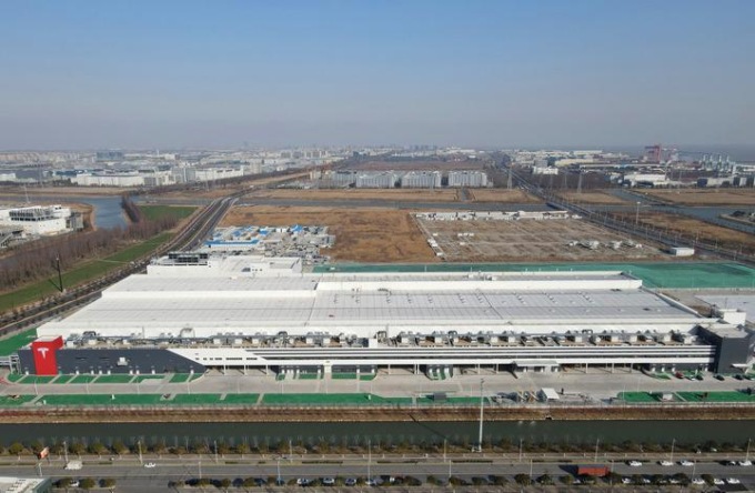 Cina: Megafactory di batterie Tesla a Shanghai avvia produzione