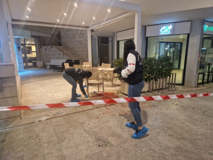 Rissa tra stranieri, un giovane accoltellato