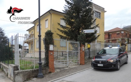 Minacce e aggressioni alla madre, arrestato