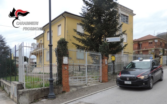 Minacce e aggressioni alla madre, arrestato