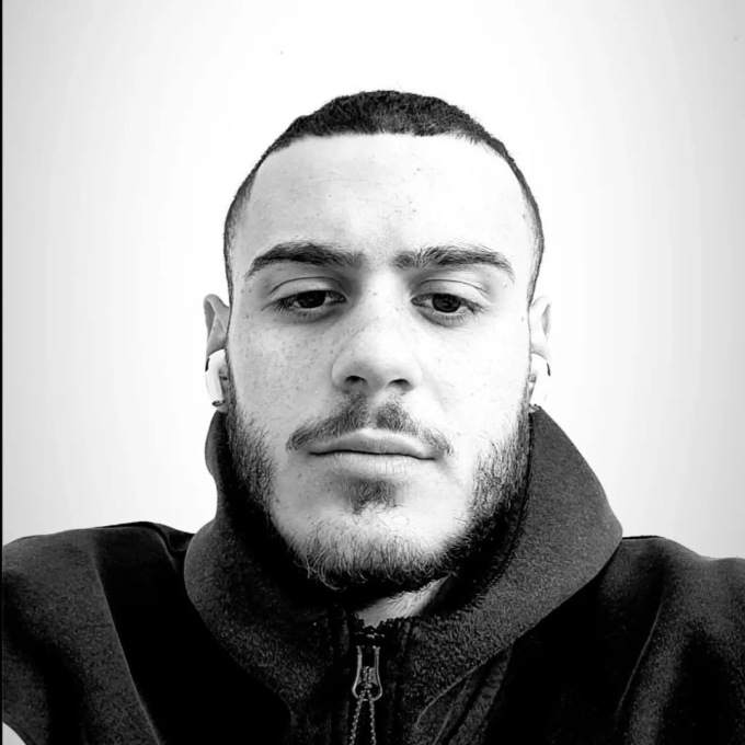 Si ribaltano con l’auto, morto un 19enne