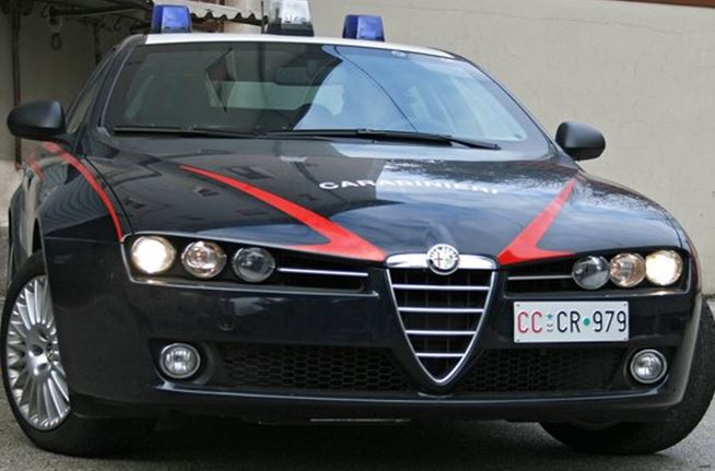 Alla guida di un’auto rubata, denunciato straniero