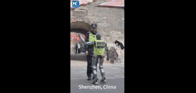Cina: robot umanoide aiuta la polizia a Shenzhen
