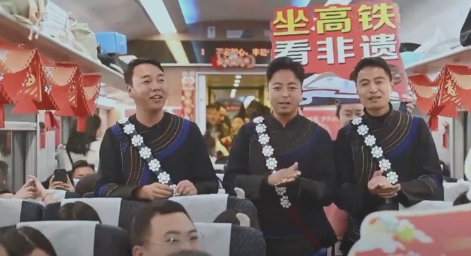 Cina: ferrovia a sud-ovest mostra patrimonio culturale a viaggiatori di Festa primavera