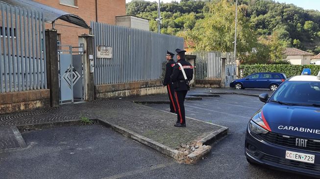 Ruba a scuola, subito individuato e denunciato dai Carabinieri