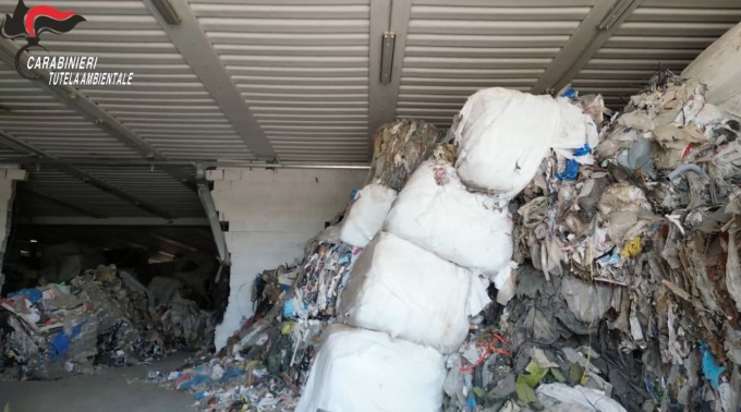 Traffico nazionale di rifiuti, nove arresti e sequestri per un milione