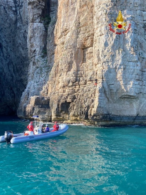 In difficoltà sulla montagna spaccata, salvate due ragazze