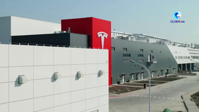 Cina: Megafactory di batterie Tesla a Shanghai avvia produzione