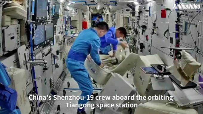 Cina: equipaggio Shenzhou-19 testa con successo robot per controllo condutture su Tiangong