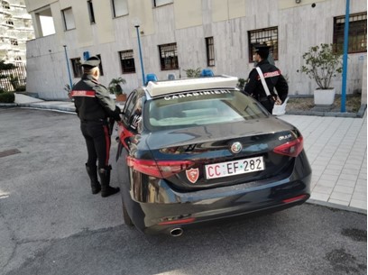 Rapina nel negozio di elettronica, arrestato