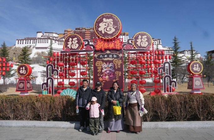 Cina: celebrazioni del capodanno tibetano a Lhasa