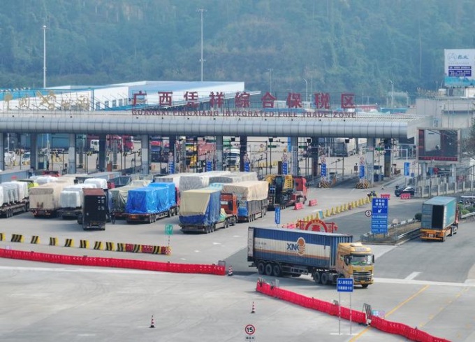 Cina-Vietnam: commercio transfrontaliero presso il porto di confine di Pingxiang