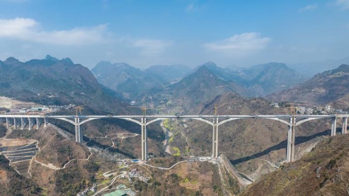 Cina: Guizhou, costruzione del grande ponte di Liuzhi a Liupanshui (2)