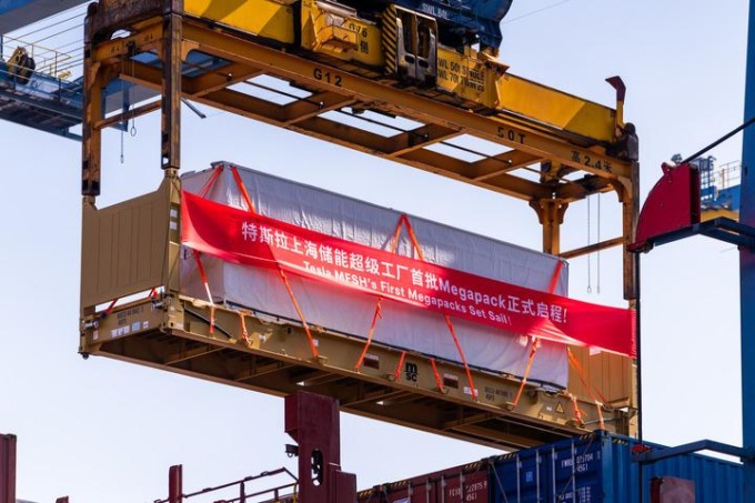 Cina: prima esportazione di batterie Tesla Megapack da Shanghai