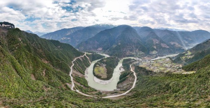 Cina: vista del fiume Nujiang nello Yunnan (1)