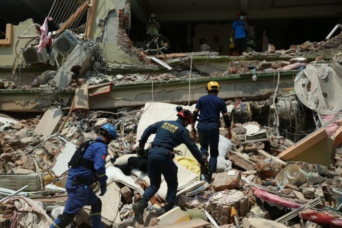 Myanmar: soccorritori cercano sopravvissuti dopo il terremoto a Mandalay