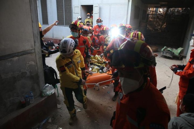 Myanmar: soccorritori cinesi aiutano sopravvissuti a Mandalay (2)