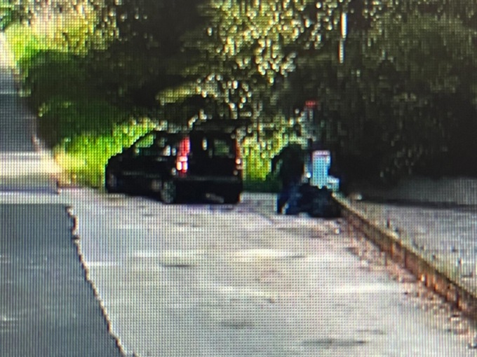 Rifiuti abbandonati in strada, cinque multe in due giorni
