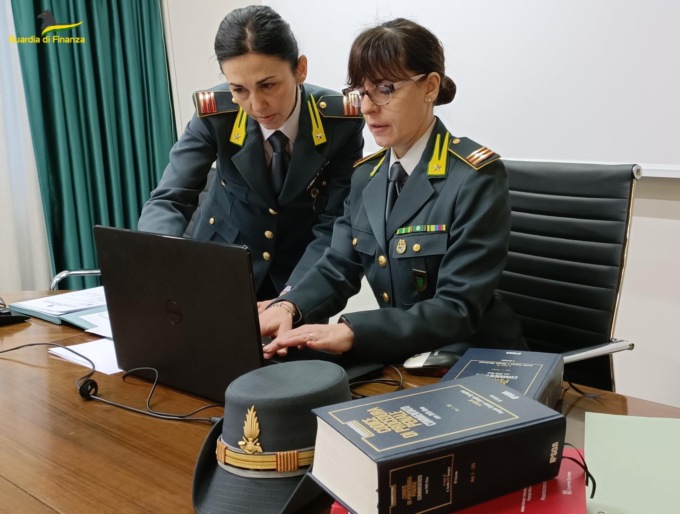 Corruzione e turbativa d’asta, tre ai domiciliari