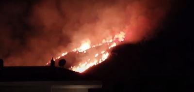 In fiamme la collina “Acervara” a Vindicio. Le immagini