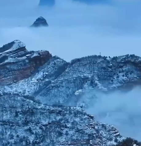Cina: Shanxi, spettacolare veduta delle montagne innevate di Taihang