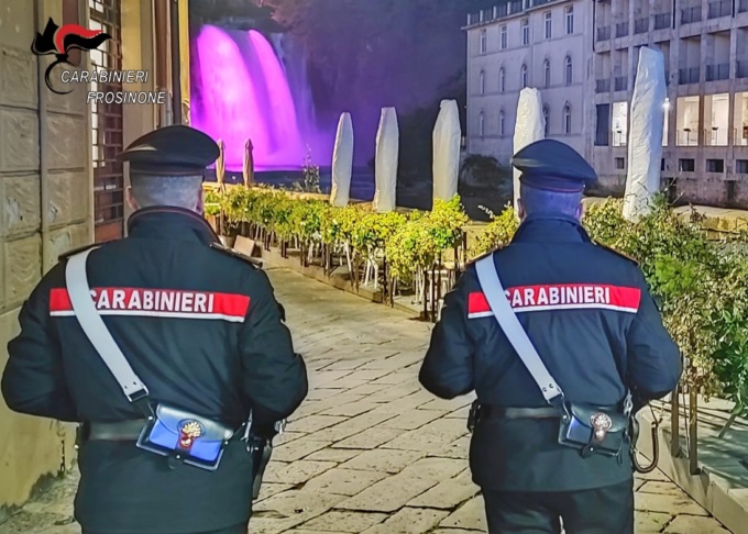 Stalking all’ex fidanzato, divieto di avvicinamento per una donna