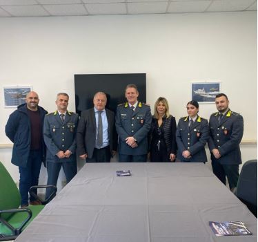 “Io sto con le forze dell’ordine”, la campagna di Fratelli d’Italia