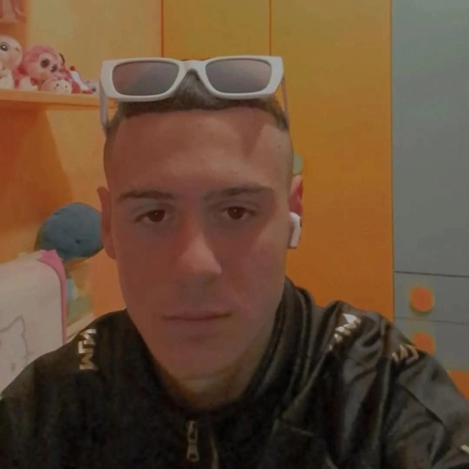 Auto finisce fuori strada, morto un ragazzo