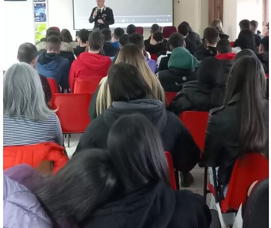 Cultura della legalità, i carabinieri incontrano gli studenti