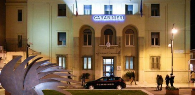 Aggrediscono a pugni un carabiniere, arrestati