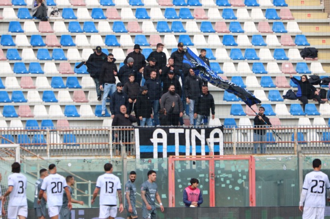 Schernita dai propri tifosi, il Latina torna a vedere lo spettro play out