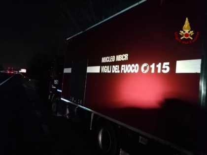 Incendio nel parcheggio del Comune: distrutte due auto